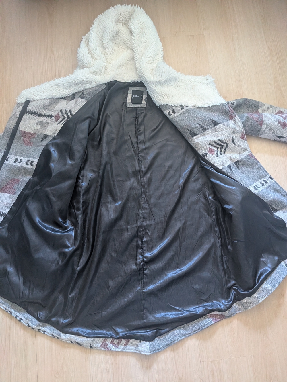 Me Jane Aztec Print Asymmetrical Blanket Coat Sherpa Hood Women’s Size Large - Picture 5 of 7